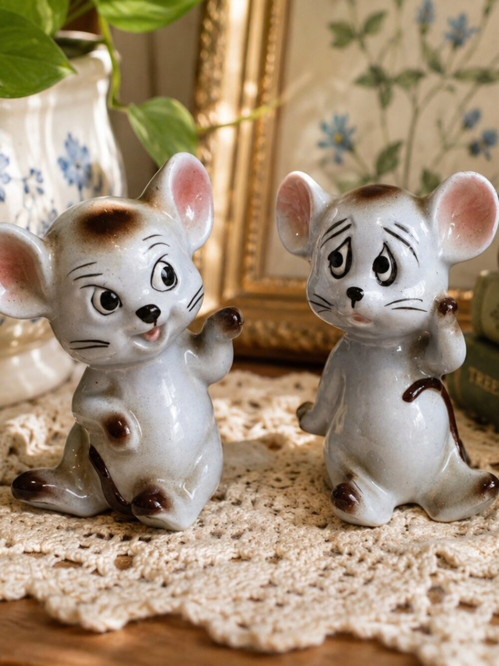 Vintage Japan Ceramic Mouse Salt & Pepper Shakers Pair Mid Century